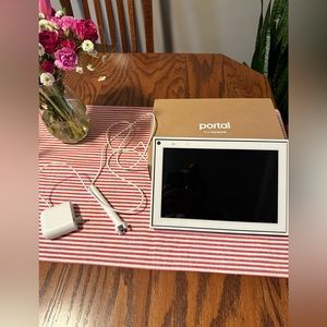 Facebook Portal White
